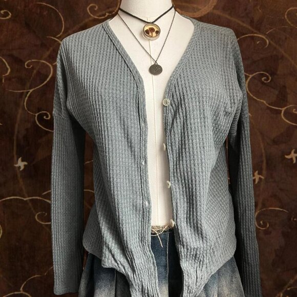 ✨ Cozy Grey Waffle Knit Tie Front Long Sleeve Top ✨ - Picture 3 of 5